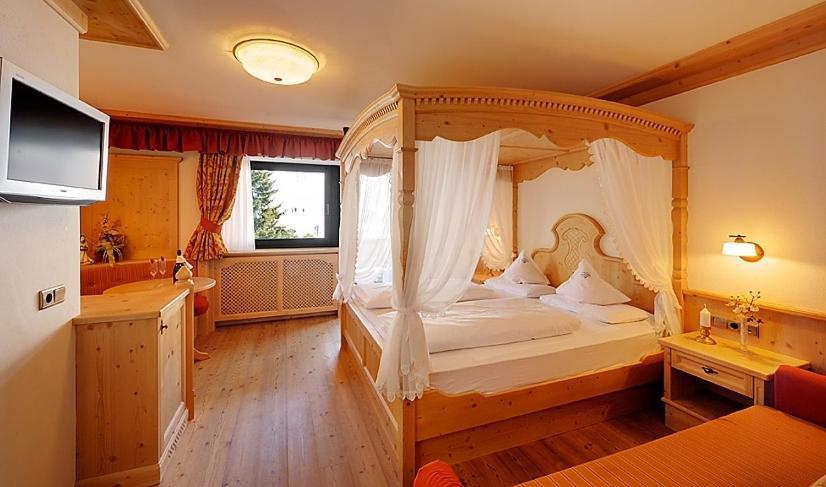 Hotel Alaska Selva di Val Gardena Ngoại thất bức ảnh