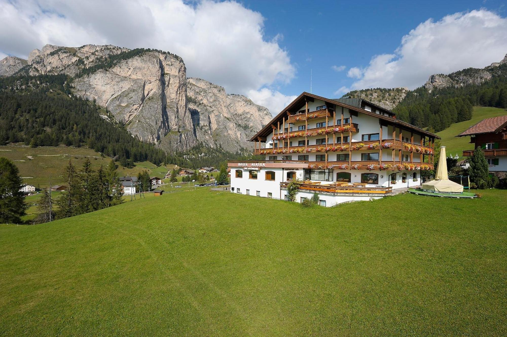 Hotel Alaska Selva di Val Gardena Ngoại thất bức ảnh