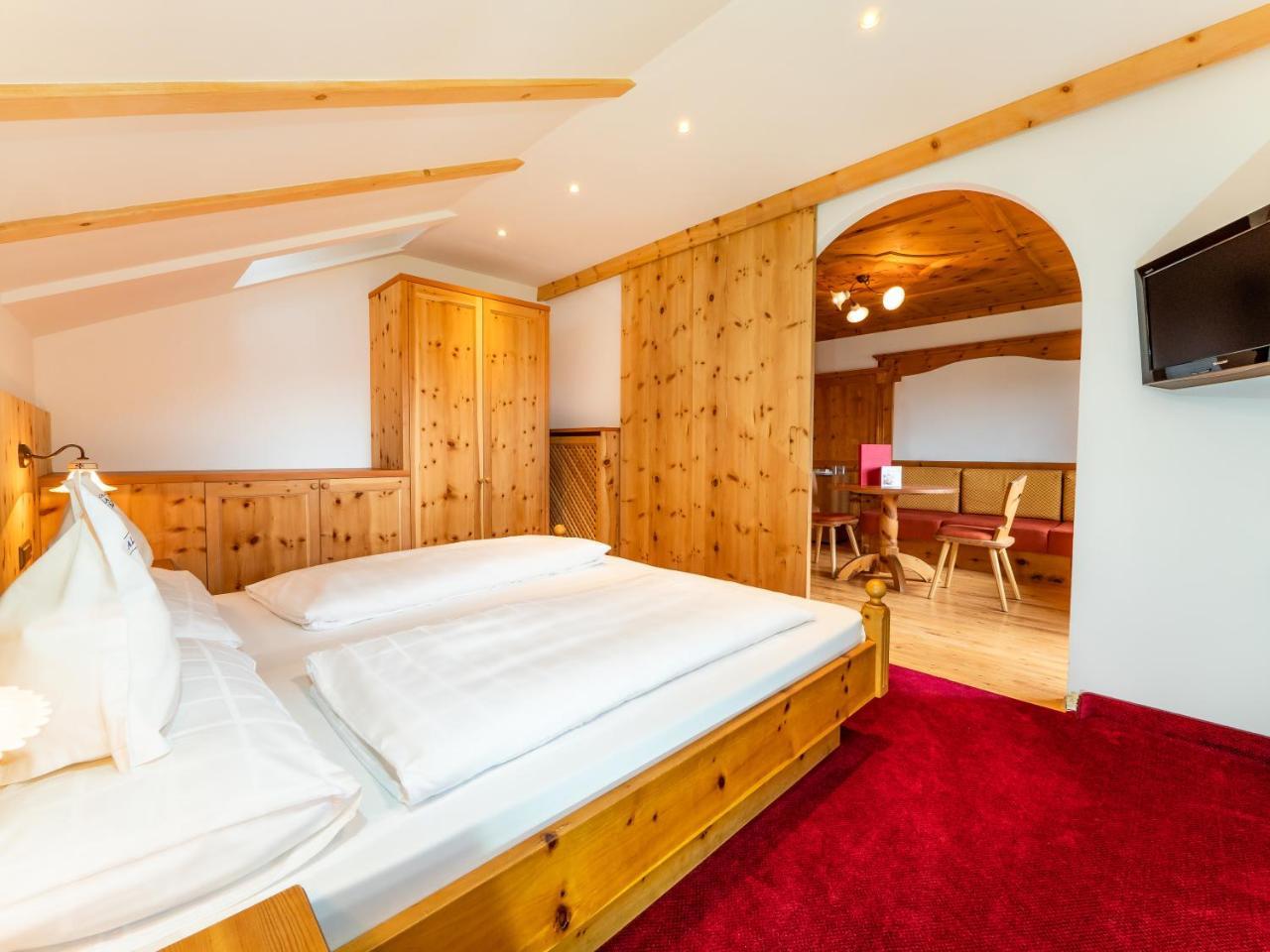 Hotel Alaska Selva di Val Gardena Ngoại thất bức ảnh